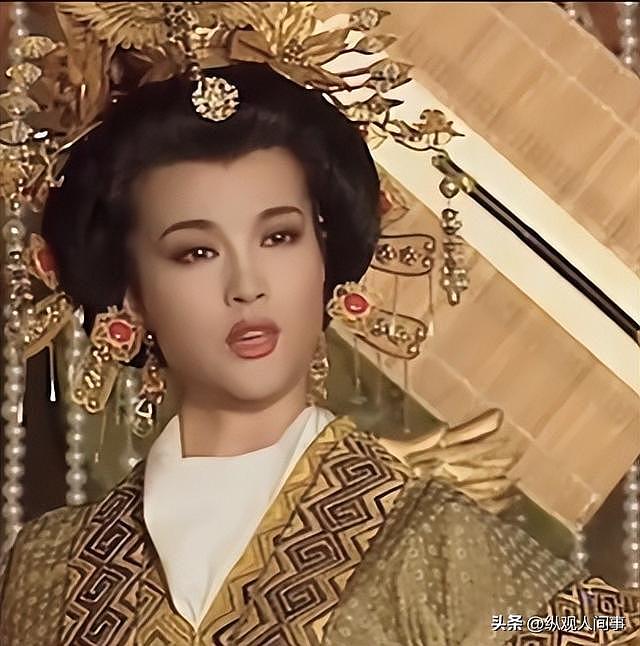 刘晓庆最新近照曝光，吃发黑香蕉配豆角显寒酸，衣品还是那么娇嫩 - 20