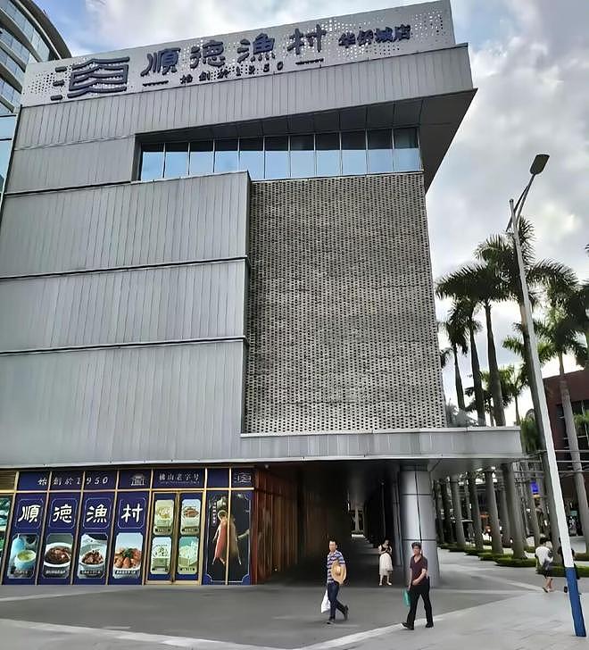 监控还原宝妈避雨事件!矛盾关键点找到了,饭店方透露道歉原因 - 14
