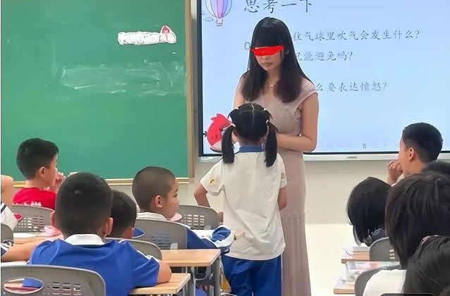女老师穿“日系连衣裙”，家长们坐不住了：天气再热也不能这么穿（组图） - 1