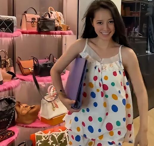 抖音千万粉网红“塌房”!被曝隐瞒生女、破产卖惨,疯狂掉粉数百万(组图) - 4