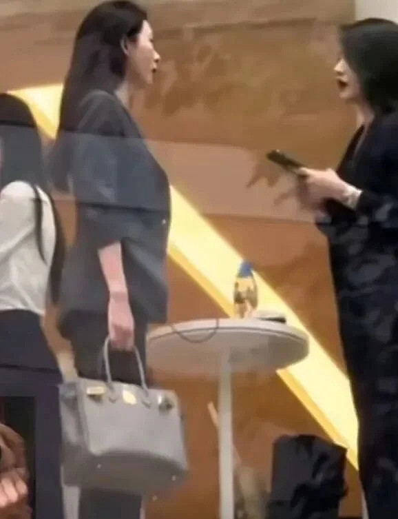 职场精英现状：上班五保户，下班暴发户（组图） - 1