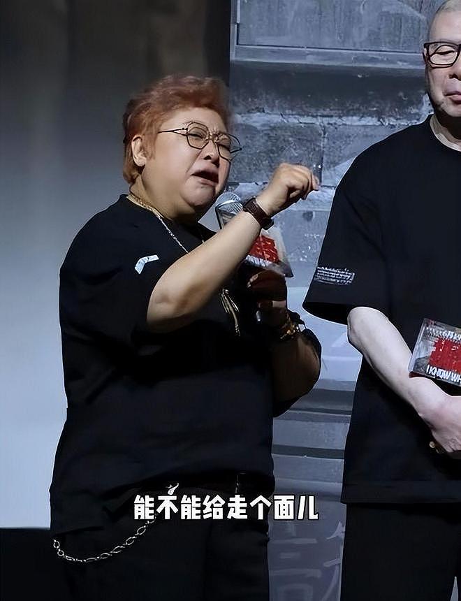事态再升级!一句话蒸发3000万票房,韩红晚节不保,冯小刚遭牵连(组图) - 6