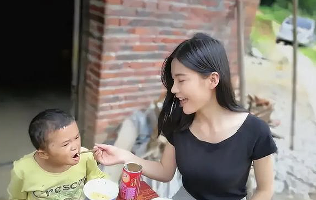 “小马云”女友曝怀了双胞胎,刚成年就当爸,引起网友热议 - 12