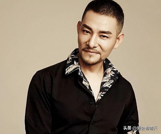 刘德华8年替身近况曝光：无戏可拍，街头摆地摊赚钱，依然有气质 - 1