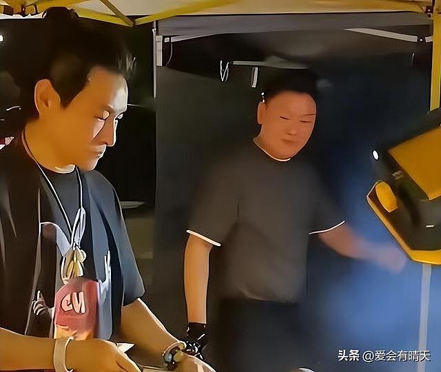 刘德华8年替身近况曝光：无戏可拍，街头摆地摊赚钱，依然有气质 - 3