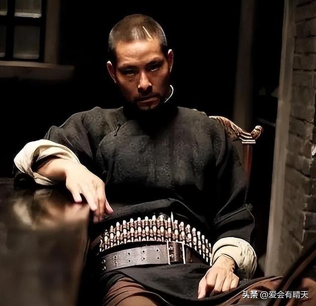 刘德华8年替身近况曝光：无戏可拍，街头摆地摊赚钱，依然有气质 - 13
