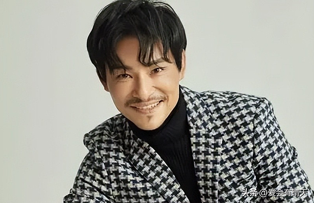 刘德华8年替身近况曝光：无戏可拍，街头摆地摊赚钱，依然有气质 - 17