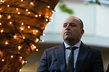 Bondi夺枪英雄否认殴打父亲，控诉兄弟为争$250万筹款勒索自己（组图）
