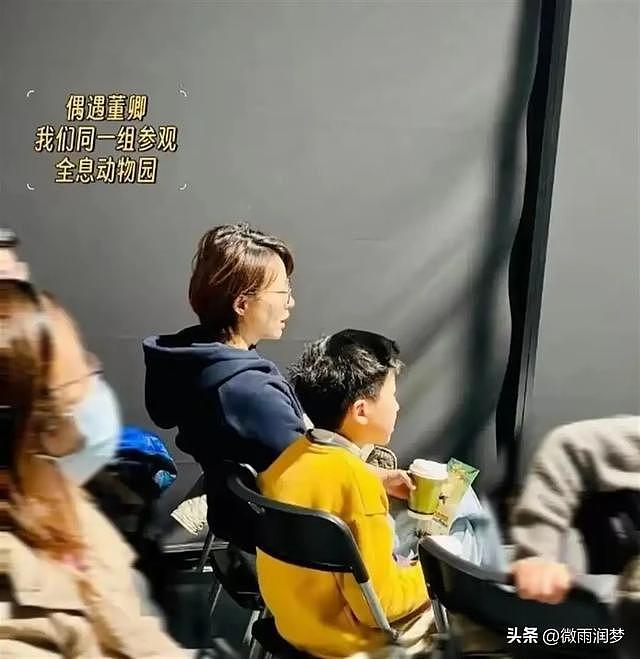 风波过后董卿大变样！素颜旧衣低调参加儿子毕业典礼 - 2