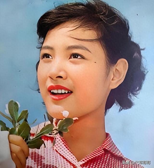 65岁陈冲近况曝光!再婚嫁美国医生生下2个女儿,如今被宠成公主 - 1