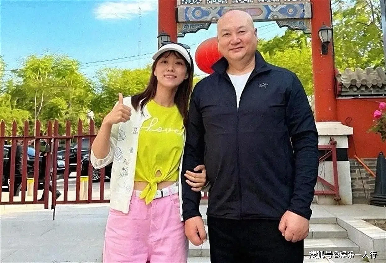 唐僧迟重瑞“新恋情”反转！挽手女子并非新欢，而是…（组图） - 1