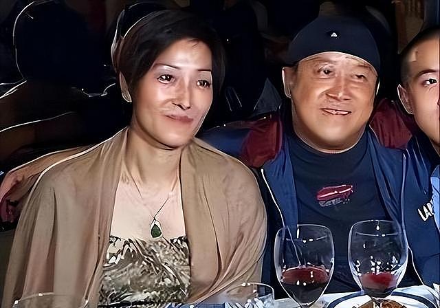 曾志伟儿女现状:长子不生娃,次子离婚,小女儿远嫁,她至今未婚 - 3