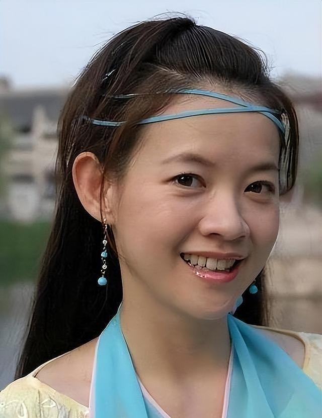 曾志伟儿女现状:长子不生娃,次子离婚,小女儿远嫁,她至今未婚 - 10