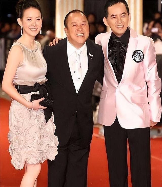 曾志伟儿女现状:长子不生娃,次子离婚,小女儿远嫁,她至今未婚 - 11