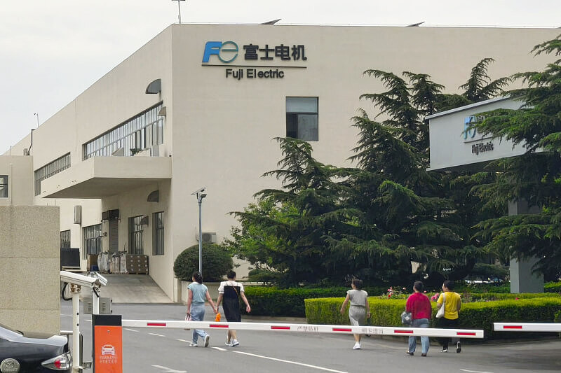中国拘留两名富士电机员工，疑涉嫌走私稀土相关物品（组图） - 1