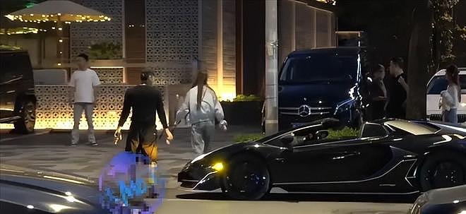 黄子韬刚收到处罚通知，徐艺洋就被曝美国产子，难堪的一幕出现（组图） - 3