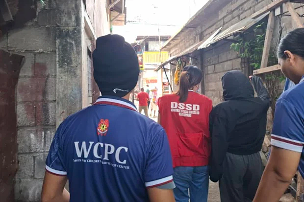 西澳男子返澳后机场被查，手机揭出跨国犯罪，6名儿童获救（组图） - 1