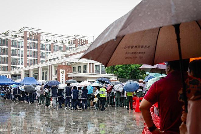 上海高考本科线403分引全网怒喷！凭啥沪爷高考，拿的是站票？（组图） - 6