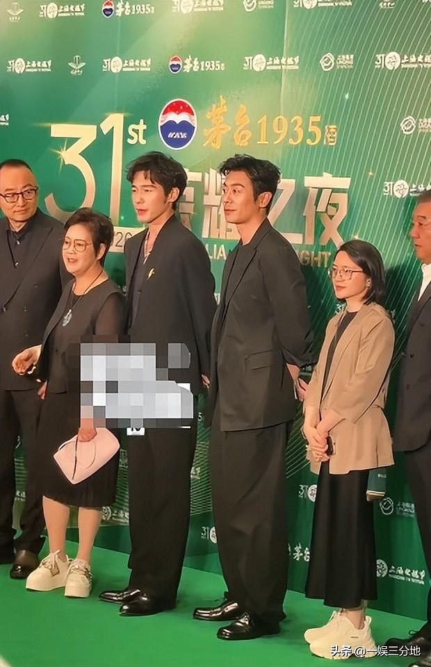 白玉兰合照：杨幂靠边站一脸不高兴，孙俪意外，C 位最有望封视后 - 4