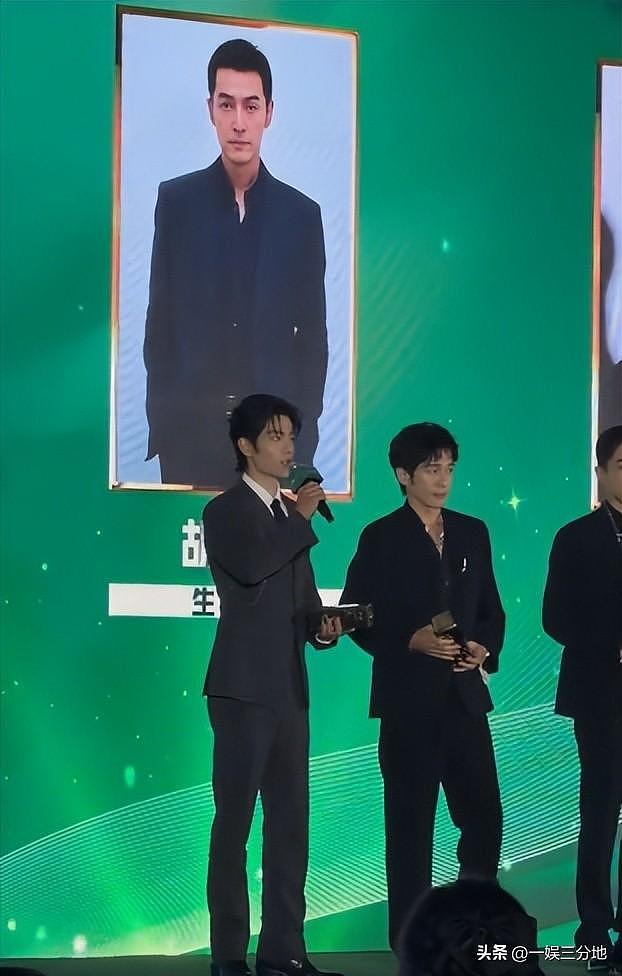 白玉兰合照：杨幂靠边站一脸不高兴，孙俪意外，C 位最有望封视后 - 6