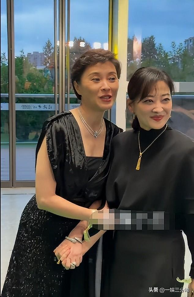 白玉兰合照：杨幂靠边站一脸不高兴，孙俪意外，C 位最有望封视后 - 8