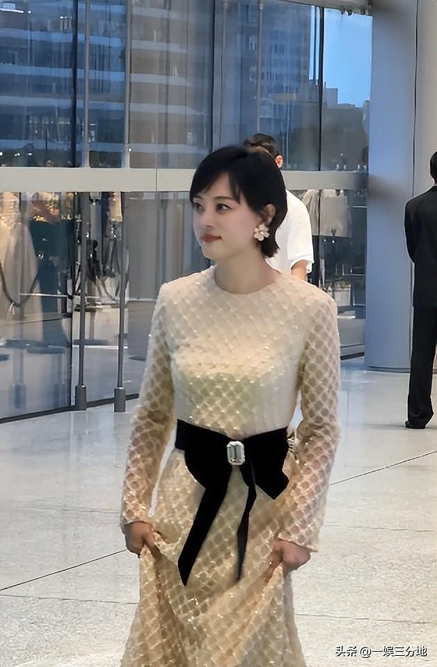 白玉兰合照：杨幂靠边站一脸不高兴，孙俪意外，C 位最有望封视后 - 16