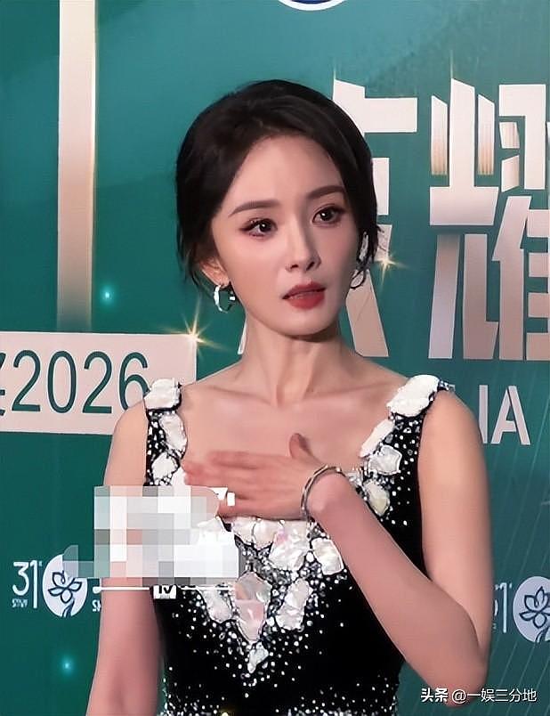 白玉兰合照：杨幂靠边站一脸不高兴，孙俪意外，C 位最有望封视后 - 21