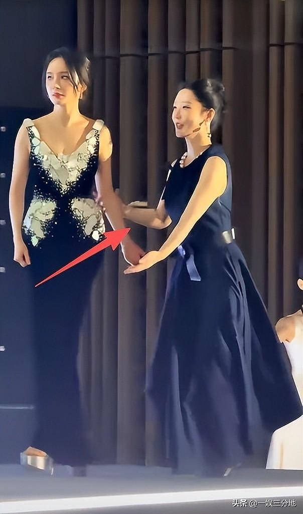 白玉兰合照：杨幂靠边站一脸不高兴，孙俪意外，C 位最有望封视后 - 24