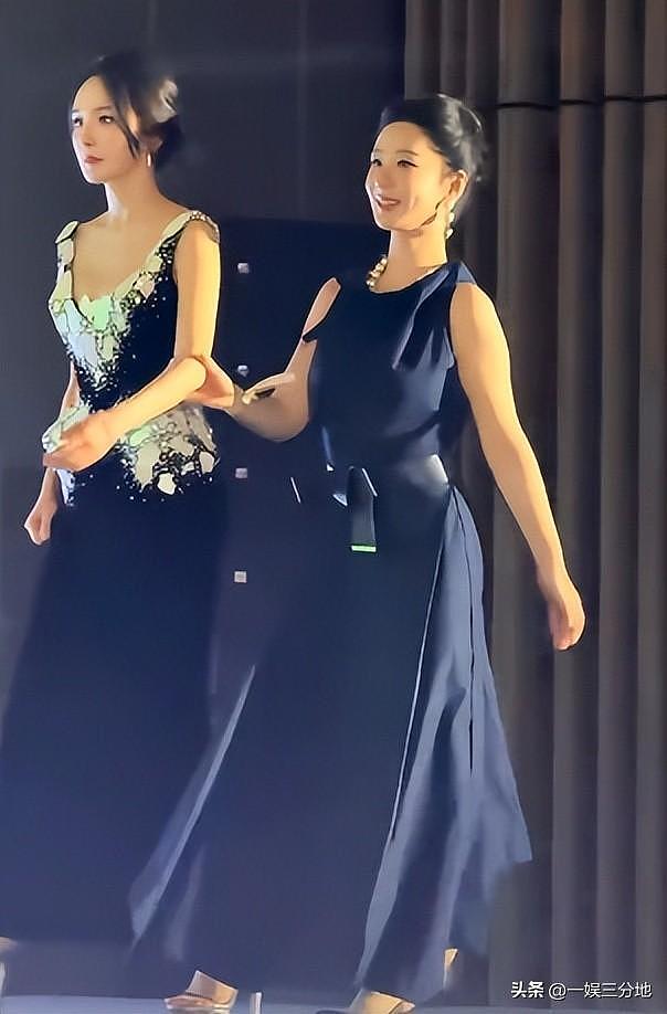 白玉兰合照：杨幂靠边站一脸不高兴，孙俪意外，C 位最有望封视后 - 27