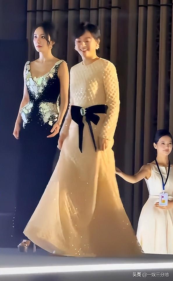 白玉兰合照：杨幂靠边站一脸不高兴，孙俪意外，C 位最有望封视后 - 29