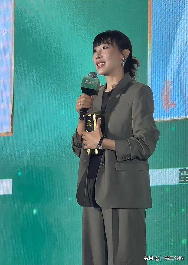 白玉兰合照：杨幂靠边站一脸不高兴，孙俪意外，C 位最有望封视后 - 35