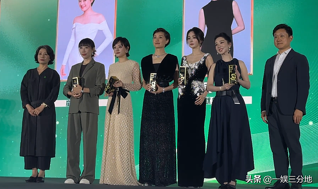 白玉兰合照：杨幂靠边站一脸不高兴，孙俪意外，C 位最有望封视后 - 42