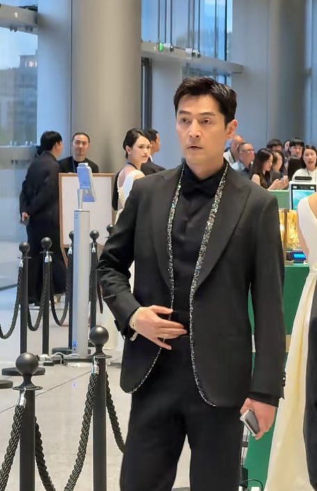 白玉兰红毯：肖战性张力拉满，杨幂腰臀比逆天，孙俪全场最佳（组图） - 8