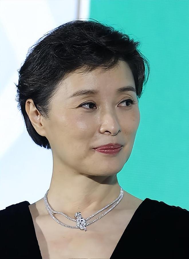 白玉兰红毯：肖战性张力拉满，杨幂腰臀比逆天，孙俪全场最佳（组图） - 24