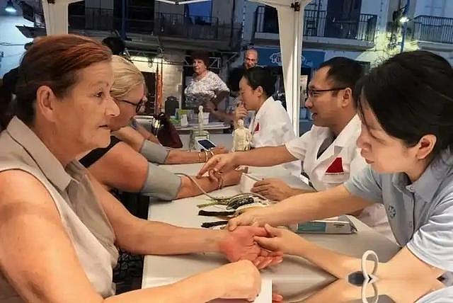 彻底沦陷！这个小国快被中国“买”下了，10个移民里，9个是华人 - 8