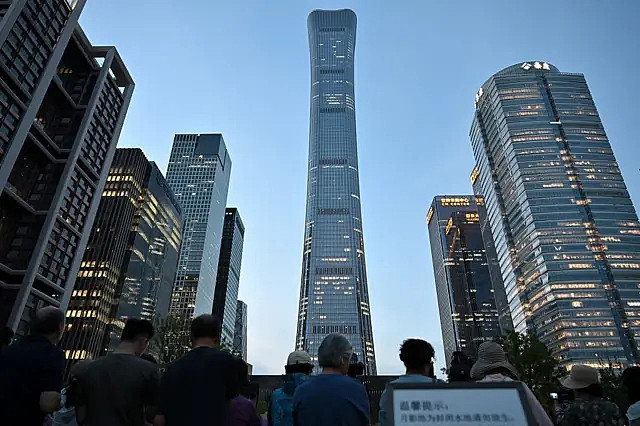 北京第一高楼“中国尊”遭飞机撞击！周边区域紧急封锁（视频/组图） - 1