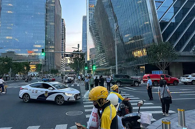 北京第一高楼“中国尊”遭飞机撞击！周边区域紧急封锁（视频/组图） - 4