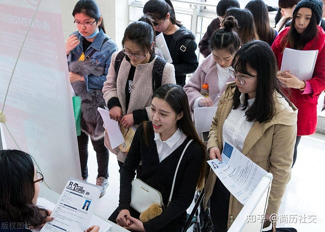 中国毕业生求职困境：好工作稀缺，圈层内推成隐形门槛（组图） - 3