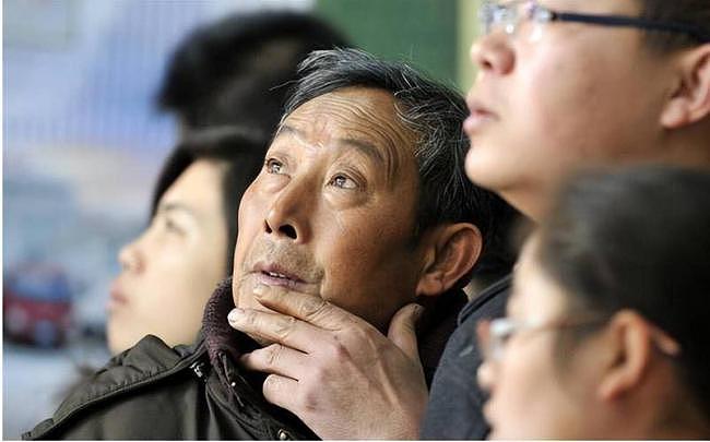 中国毕业生求职困境：好工作稀缺，圈层内推成隐形门槛（组图） - 7