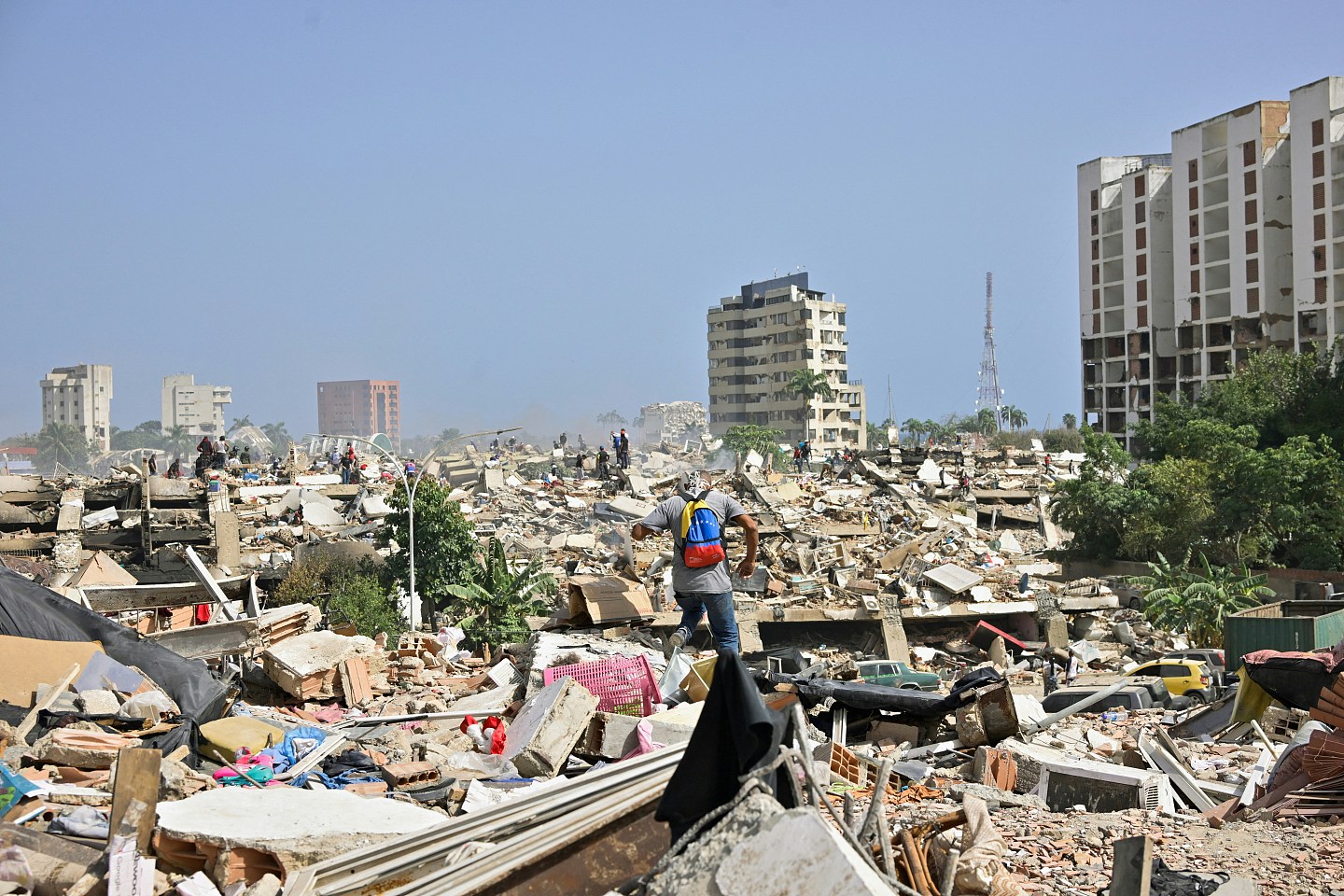 委内瑞拉大地震已致920死，3300伤！7名中国公民遇难，政府指5万人失联（组图） - 1