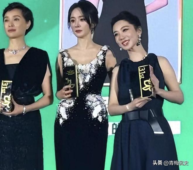 白玉兰晚宴：孙俪被指没礼貌，杨紫又矮又壮，杨幂吴越碾压全场（组图） - 1