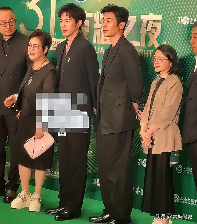 白玉兰晚宴：孙俪被指没礼貌，杨紫又矮又壮，杨幂吴越碾压全场（组图） - 4