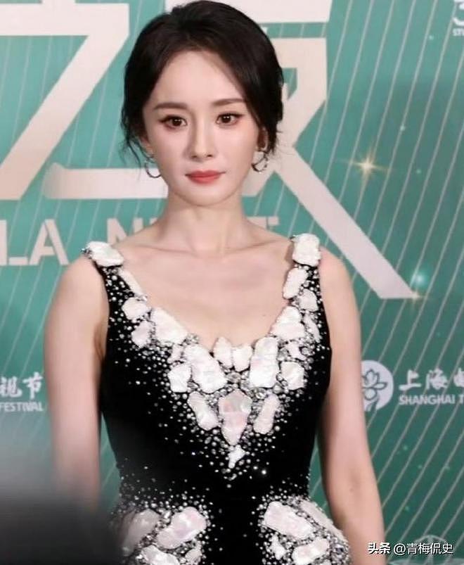 白玉兰晚宴：孙俪被指没礼貌，杨紫又矮又壮，杨幂吴越碾压全场（组图） - 9