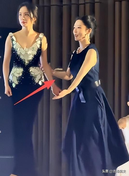 白玉兰晚宴：孙俪被指没礼貌，杨紫又矮又壮，杨幂吴越碾压全场（组图） - 11