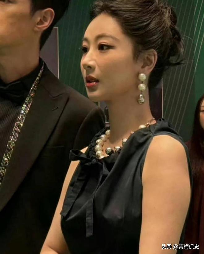 白玉兰晚宴：孙俪被指没礼貌，杨紫又矮又壮，杨幂吴越碾压全场（组图） - 12