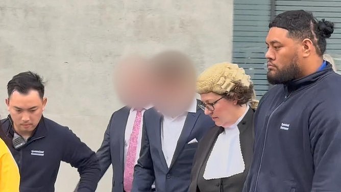欲刺杀达顿、炸劳动节游行！澳洲17岁少年被控恐怖主义，如今竟无罪释放 - 1