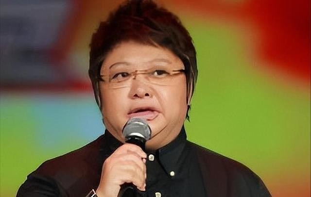 一句“走个面儿”惹众怒？韩红籍贯曝光，和成龙竟是同一类人！ - 3