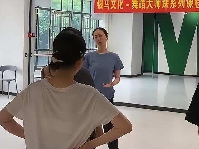 49岁仍单身！曾因 “全裸写真” 遭全网唾骂，现在她活成了这样（组图） - 14