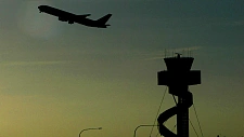 全球航空燃油价格单月暴跌超24％，为什么澳洲机票价格还是不降？（组图）
