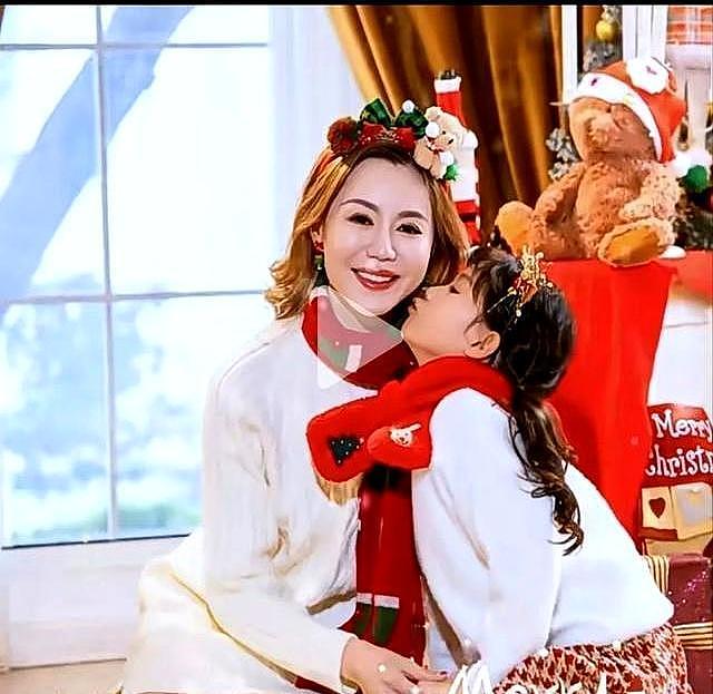 在上海滩风光20多年，女主持直播时痛哭！揭露前夫真面目，大谈陪读妈妈异国艰辛（组图） - 3